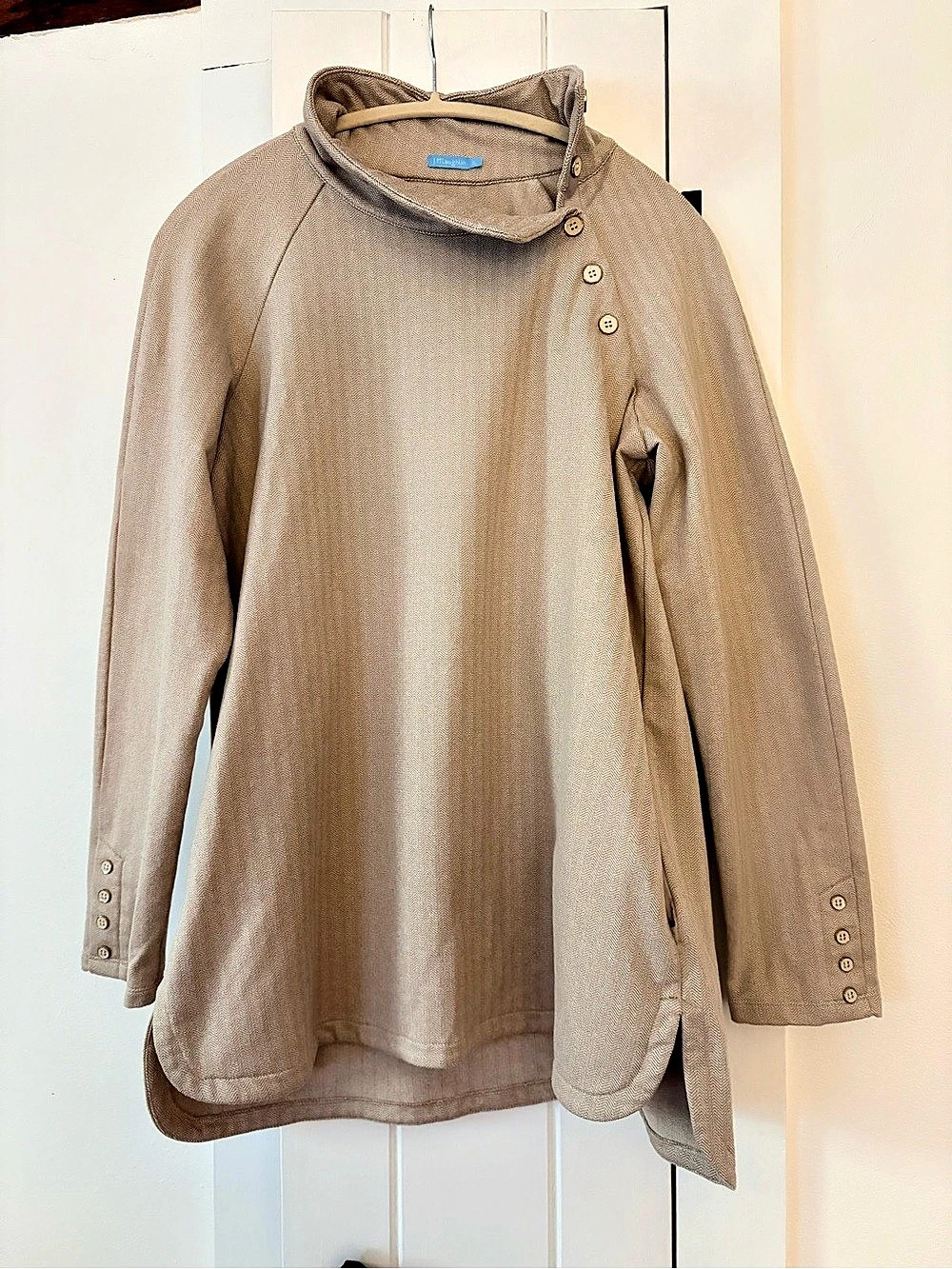 J. McLaughlin Marisa Tunic/Sweater with Asymmetrical Button Collar Tan XL